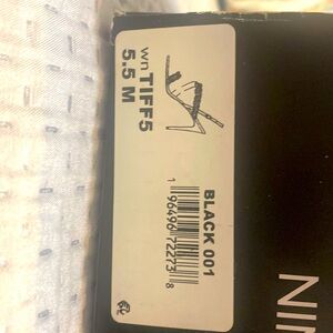 NINE WEST *new* Black and Silver stilletos.Size 5.5 M